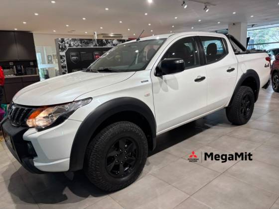 MITSUBISHI L200 TRITON 2.4 16V TURBO DIESEL SPORT OUTDOOR GLS CD 4P 4X4 AUTOMÁTICO